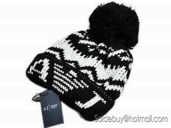 Bonnet Pompon Armani Gros et Détail,Bonnet Pompon Armani Prix en Euros
